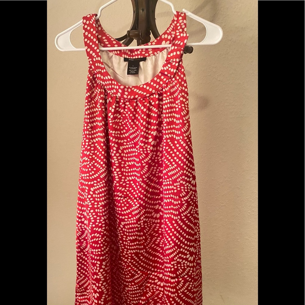 Silk fun and comfy res and white dress